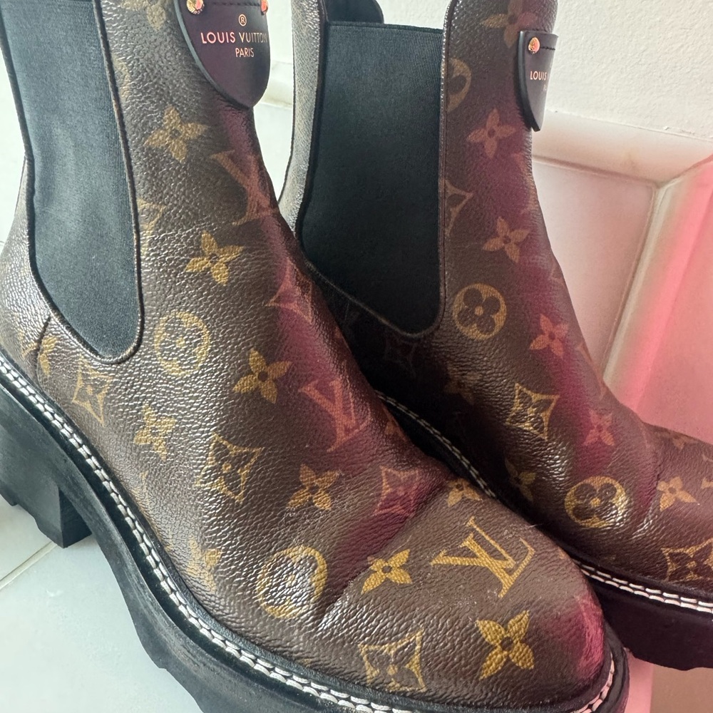 Louis Vuitton Laureate Chelsea Boots Monogram – 39/8.5 RARE & Discontinued 🦄 - Picture 1 of 9